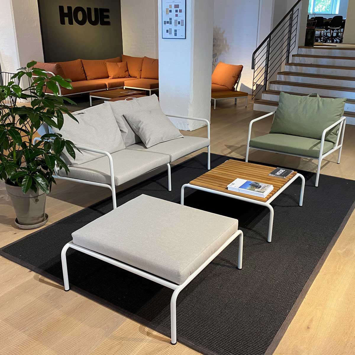 Avon Lounge Möbel von Houe in einer Ausstellung